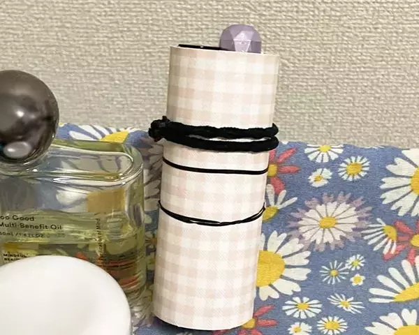 トイレットペーパーの芯に『折り紙』を巻くと？　0円でできる「おしゃれな収納グッズ」が便利