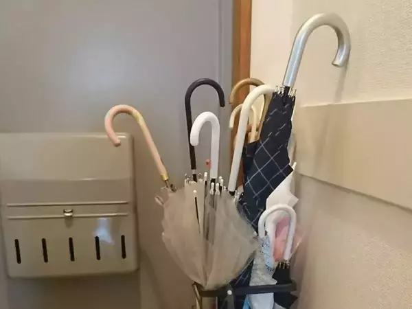 傘の柄に『クッションゴム』を貼るだけ！　作業10秒の簡単テク【活用4選】