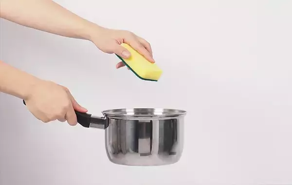 ステンレス鍋に虹色のシミ…使いつづけてもOK？　メーカーに聞いた