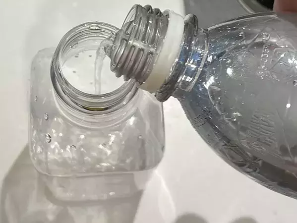 余った『炭酸水』が掃除に便利！　蛇口に吹きかける『1分ワザ』