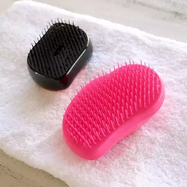 その洗い方、逆効果かも？　ヘアブラシメーカーに聞くブラシの『NG習慣』とは