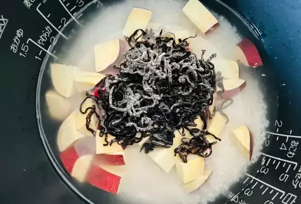 サツマイモと『25g』を入れてみて　炊き上がりに「懐かしい味」「ホッとする」