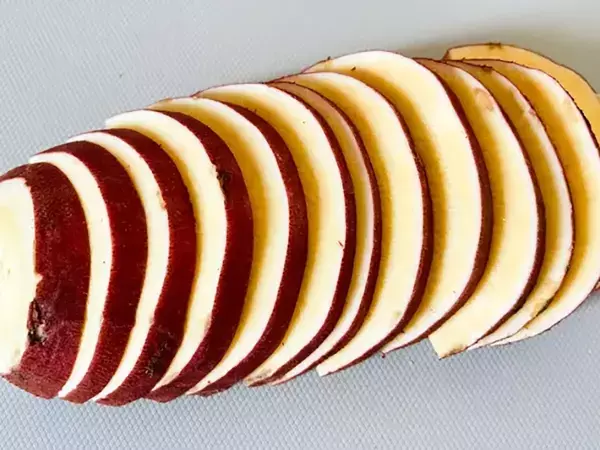 サツマイモを半月切りにして…『15g』の味つけで「食べ応え十分」「ご飯がすすむ」