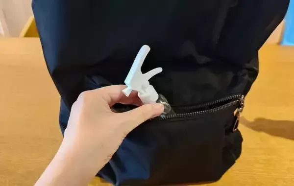 ダイソーで見つけた『スプレーボトル』　虫よけを小分けしたら「荷物が減った」「いつでも使える」