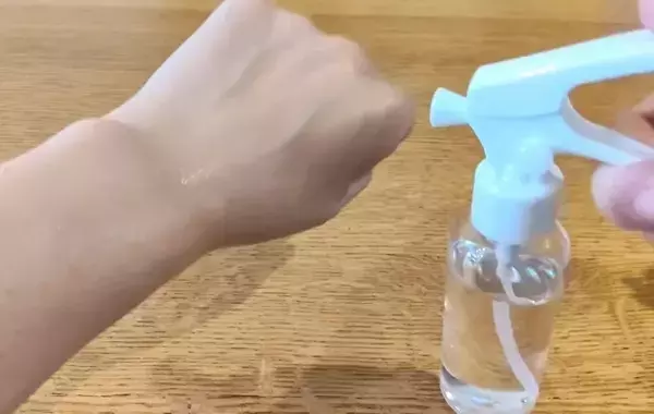 ダイソーで見つけた『スプレーボトル』　虫よけを小分けしたら「荷物が減った」「いつでも使える」