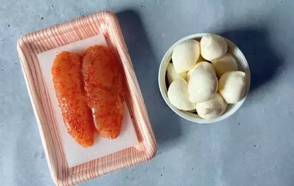 モッツァレラに『1本分』和えるだけ　すぐできる一品に「もっと食べたくなる！」