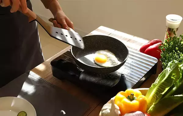 フライ返しが少し破損しても使える？　メーカーが注意点を解説