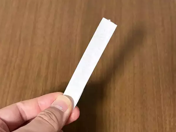 捨てる前の『レシート』を3回折ると？　できたものが、ドリンクや缶詰の開封に活躍