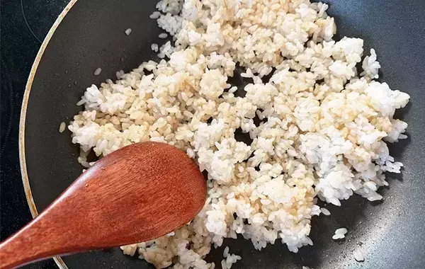チャーハンに『大さじ2杯』入れてみて　「油がいらない」「味つけの失敗がない」