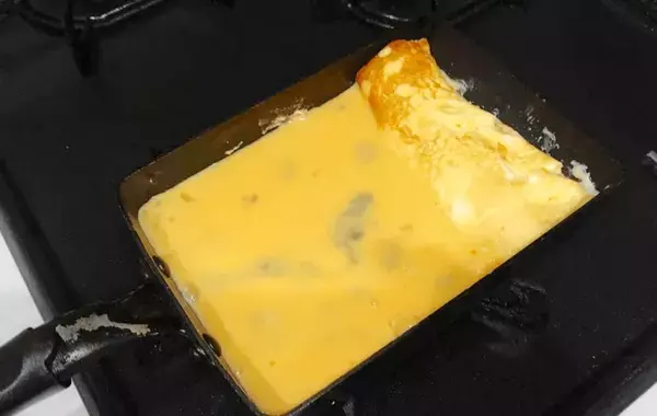 玉子焼きに『大さじ1杯ずつ』入れてみて！　砂糖なしでもしっとり甘くて「子供もパクパク」