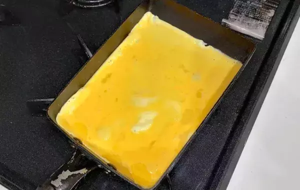 玉子焼きに『大さじ1杯ずつ』入れてみて！　砂糖なしでもしっとり甘くて「子供もパクパク」