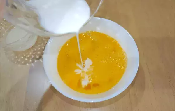 玉子焼きに『大さじ1杯ずつ』入れてみて！　砂糖なしでもしっとり甘くて「子供もパクパク」