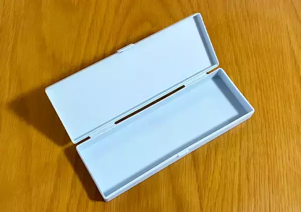 ダイソーで買ったペンケース　文房具に使わない思わぬ活用法に「すっぽり収まった！」【3選】