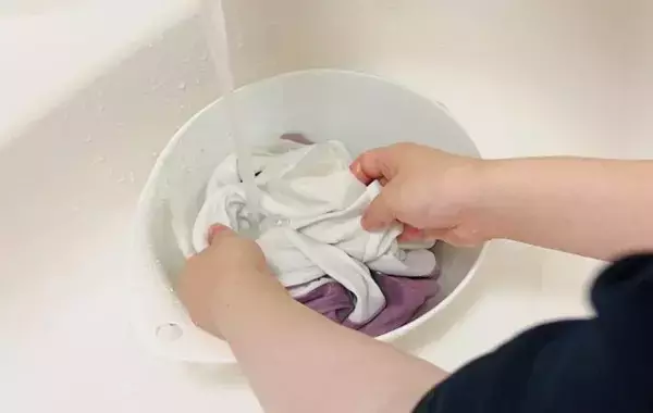 油汚れがついた服をきれいにする方法　アパレル社長が教える洗濯ワザを試してみた