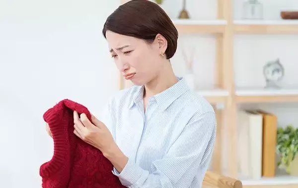 油汚れがついた服をきれいにする方法　アパレル社長が教える洗濯ワザを試してみた