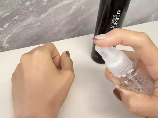 100均のスプレーボトルを持ち歩いたら便利！　美容のプロがおすすめする活用法