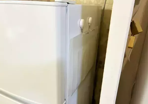 余ったクリアファイルに『2つの穴』を開けると　袋の取り出しが快適になる裏ワザとは