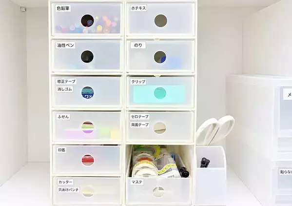 100均の“ななめペンスタンド”をリビングに設置　ぐちゃぐちゃ文房具収納のコツ【3選】