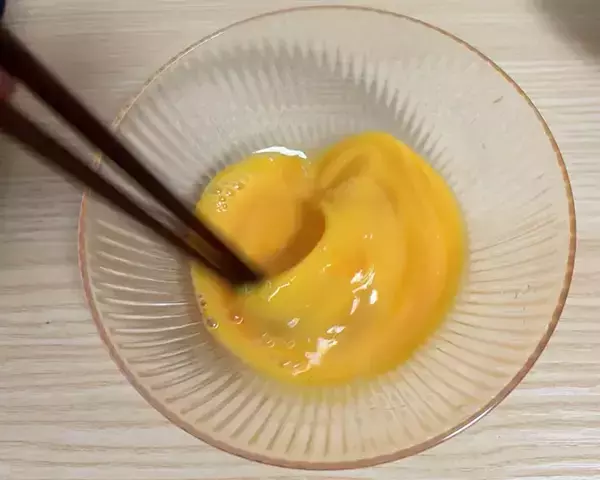 ご飯に『1袋』混ぜてみて！　一緒に炒めたら「さわやかで食べやすい」【10分レシピ】