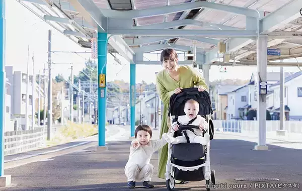 電車で子供が泣いたらどうする？　保育士が教える『周囲の人の声かけ方法』