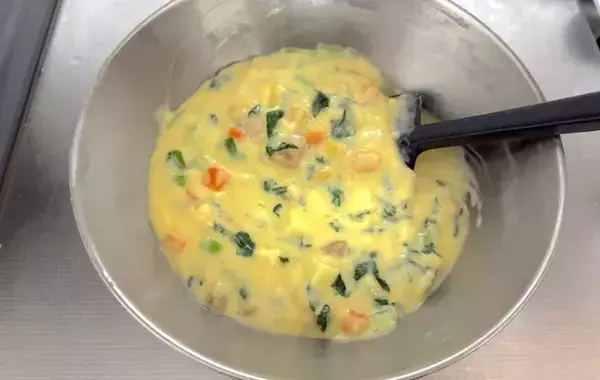 『1袋』に余った野菜を混ぜて15分　子供がパクパク食べるパンケーキが完成