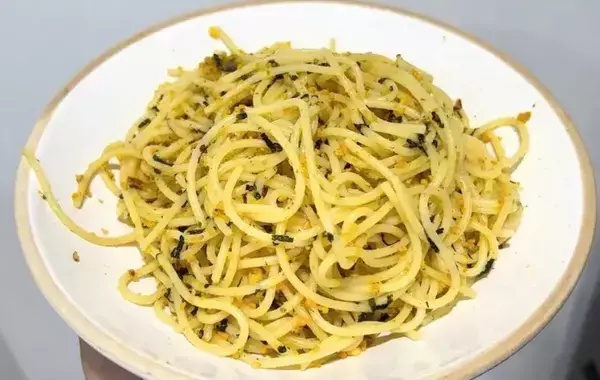 パスタに『大さじ2杯』混ぜるだけ！　ほんのり甘じょっぱくて「想像以上においしい」