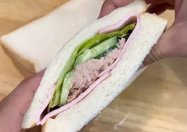 食べる時のプチストレス解消！　具がこぼれないサンドイッチに「最高すぎる」