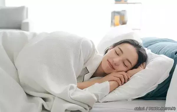 毛布と羽毛布団、秋はどっちから使う？　寝具メーカーに聞いた『気温別の正解』