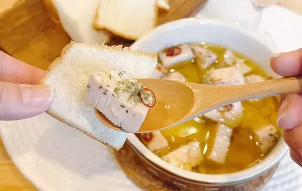 「100cc」で漬けたら激うま！　サラダチキンの意外な食べ方に「ビールが進んで困っちゃう」
