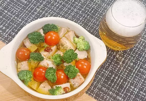「100cc」で漬けたら激うま！　サラダチキンの意外な食べ方に「ビールが進んで困っちゃう」