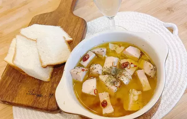 「100cc」で漬けたら激うま！　サラダチキンの意外な食べ方に「ビールが進んで困っちゃう」