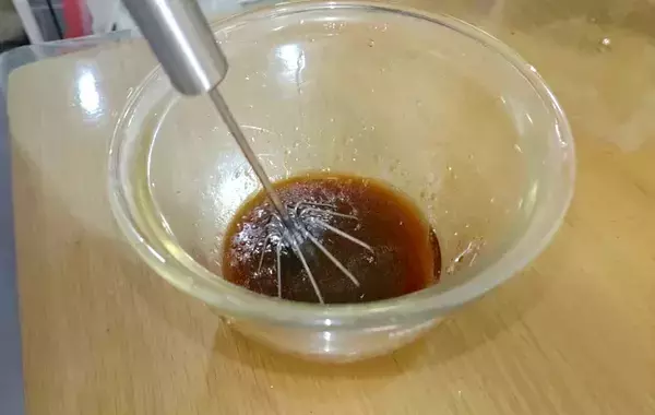 スリコで見つけた『半自動泡だて器』が優秀！電池なしでメレンゲもあっという間