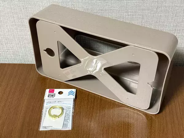ティッシュケースに『スマホリング』を引っ掛けるだけ！　【浮かせる収納】でデッドスペースを有効活用
