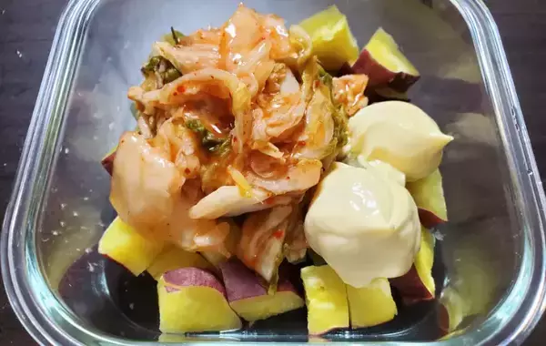 サツマイモに『大さじ3杯』　材料3つの和え物に「箸が止まらない！」