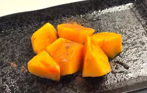 皮をむいた柿に『適量』かけて　一手間で「贅沢な味わいに」「おもてなしにも」