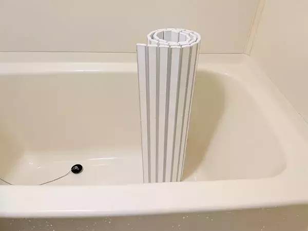 お風呂の蓋、週に何回くらい掃除した方がいい？　「清潔を保てる頻度」をLIXILに聞いた