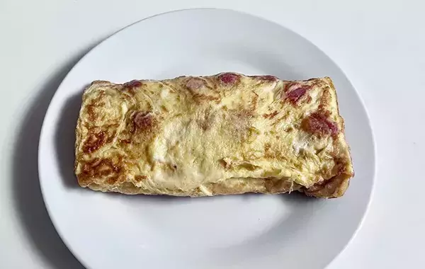 玉子焼きに『5個』入れてみて！　ほどよい酸味が出て「夫に好評」「断面もあざやか」