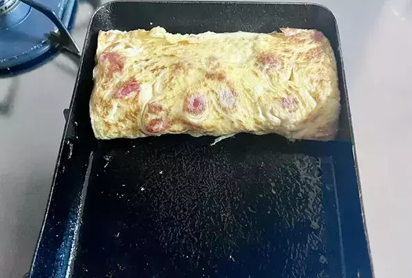 玉子焼きに『5個』入れてみて！　ほどよい酸味が出て「夫に好評」「断面もあざやか」