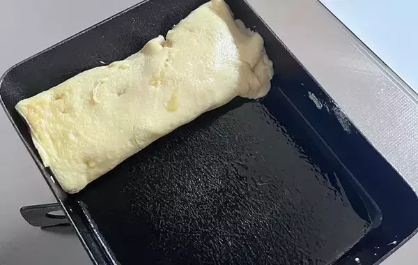 玉子焼きに『大さじ2杯』入れてみて！　しっとり柔らかくなって「かさ増しも成功」