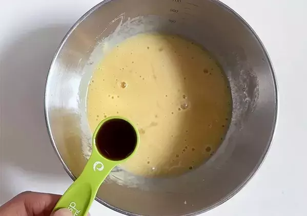 玉子焼きに『大さじ2杯』入れてみて！　しっとり柔らかくなって「かさ増しも成功」