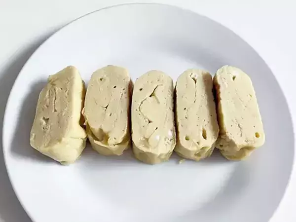玉子焼きに『大さじ2杯』入れてみて！　しっとり柔らかくなって「かさ増しも成功」