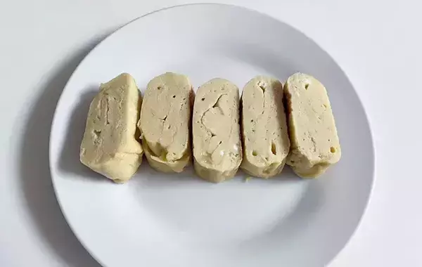 玉子焼きに『大さじ2杯』入れてみて！　しっとり柔らかくなって「かさ増しも成功」