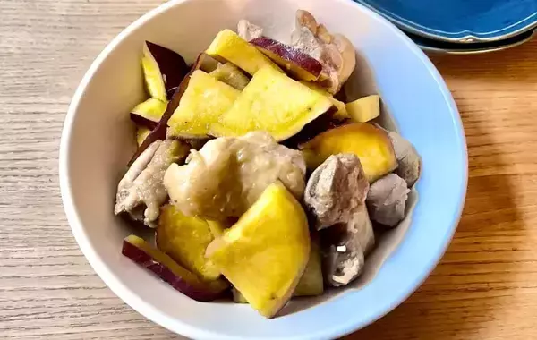 サツマイモと鶏モモ肉を炒めて…　ご飯がすすむ簡単おかずに、子供「もっと食べたい」