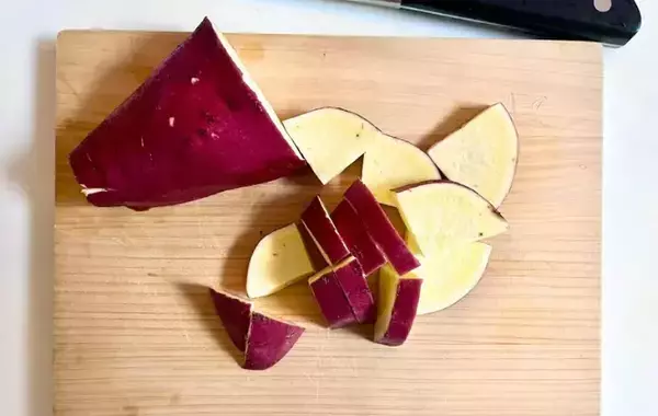 サツマイモと鶏モモ肉を炒めて…　ご飯がすすむ簡単おかずに、子供「もっと食べたい」
