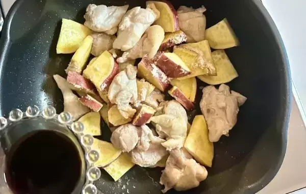 サツマイモと鶏モモ肉を炒めて…　ご飯がすすむ簡単おかずに、子供「もっと食べたい」