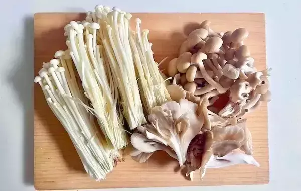 【5分で作り置き】きのこ3種をレンチンするだけ　食べた夫が「うまみがすごい！」