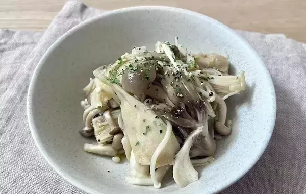【5分で作り置き】きのこ3種をレンチンするだけ　食べた夫が「うまみがすごい！」