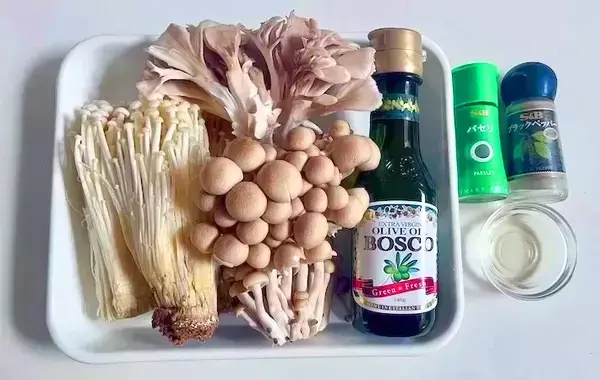 【5分で作り置き】きのこ3種をレンチンするだけ　食べた夫が「うまみがすごい！」