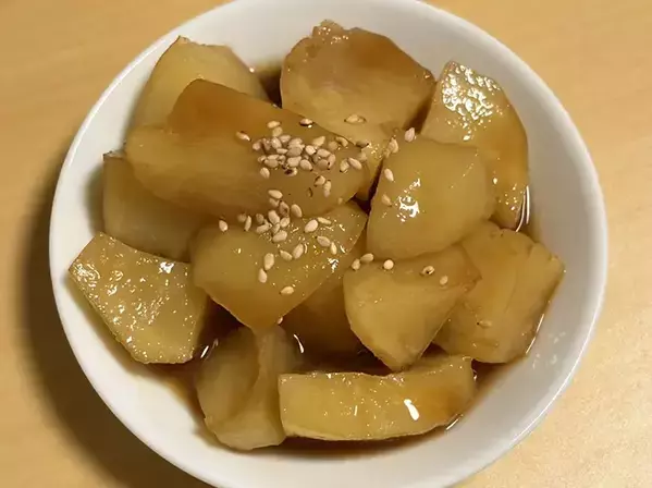 ジャガイモと『カンロ飴』をレンチン！　混ぜたら甘じょっぱい絶品料理に