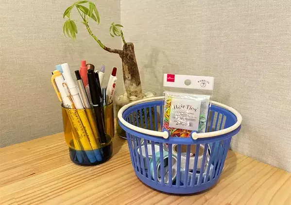 セリアの『取っ手付きバスケット』がキッチンで活躍　活用法に「悩みが解消した」【3選】